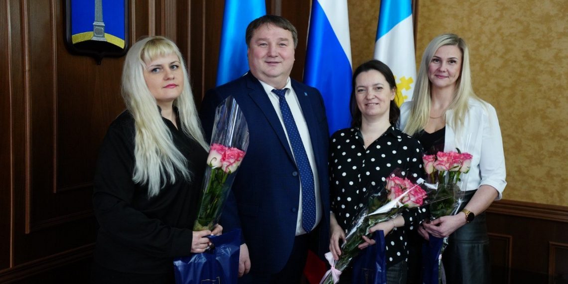Мэр Ульяновска поздравил многодетных мам с 8 Марта
