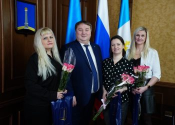Мэр Ульяновска поздравил многодетных мам с 8 Марта