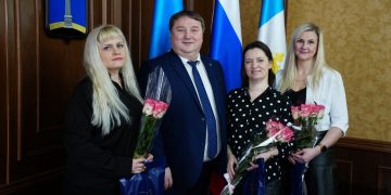 Мэр Ульяновска поздравил многодетных мам с 8 Марта