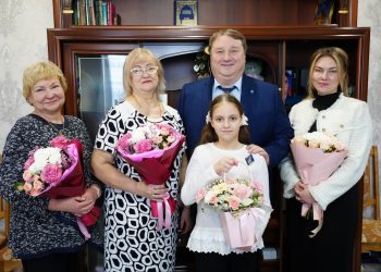 Ульяновский мэр 8 марта навестил семью погибшего героя Видади Мамиева