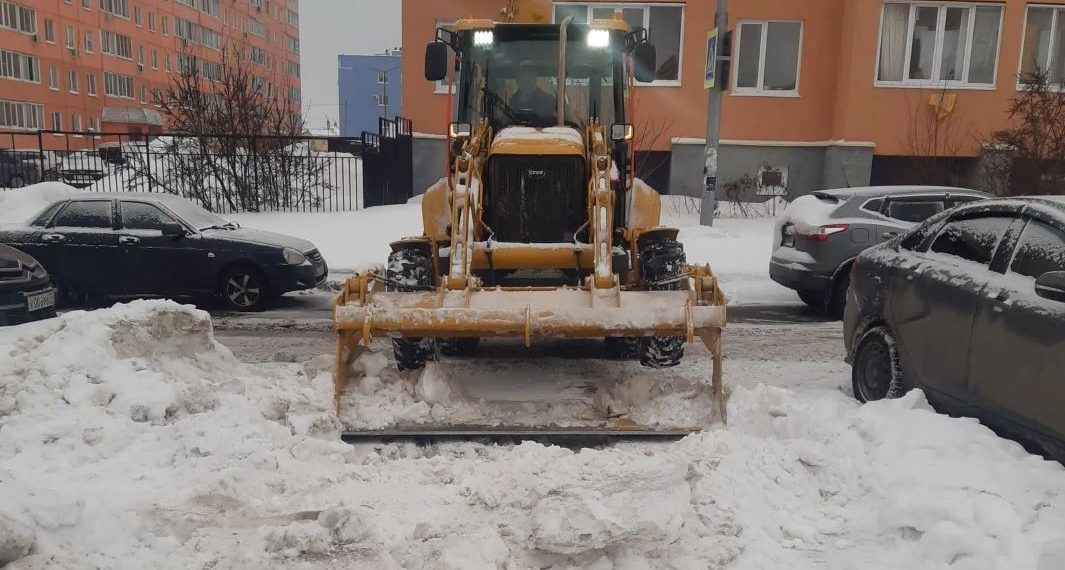 На борьбу со снегом и гололедом в Ульяновске брошено 188 единиц техники