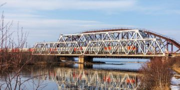 Ульяновские железнодорожники проверяют мосты перед паводком