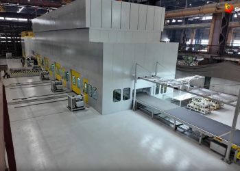 УАЗ тестирует роботизированный комплекс штамповки кузовных деталей: видео