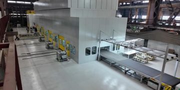 УАЗ тестирует роботизированный комплекс штамповки кузовных деталей: видео