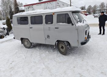 Главврач ульяновской больницы лично отвез УАЗ бойцам в зону СВО