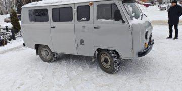 Главврач ульяновской больницы лично отвез УАЗ бойцам в зону СВО