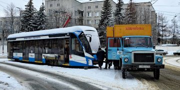 У трамвая «Львёнок» лопнул бандаж на Верхнеполевой в Ульяновске