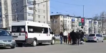 В Ульяновске маршрутка проехала на красный свет и сбила девушку на «зебре»