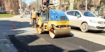 За сутки в Ульяновске отремонтировали 14 участков дорог