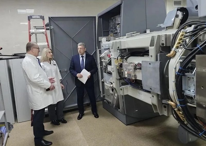 Спирчагов взял на контроль ремонт аппаратов лучевой терапии в ульяновском онкодиспансере