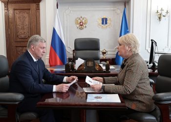 Колоткова передала Русских «Гражданское послание» с идеями по развитию региона