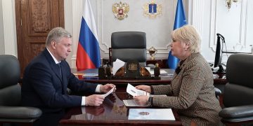 Колоткова передала Русских «Гражданское послание» с идеями по развитию региона