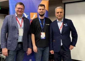 «Ошибка в миллиметр — и пальцы не двигаются»: ульяновский хирург научился работать в «зоне проклятий»