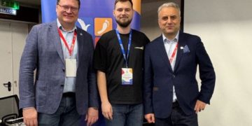 «Ошибка в миллиметр — и пальцы не двигаются»: ульяновский хирург научился работать в «зоне проклятий»