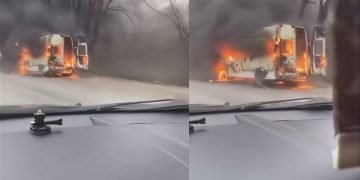 На Димитровградском шоссе в Ульяновске дотла сгорел микроавтобус: видео