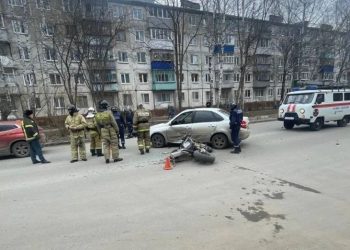 В Ульяновске 19-летний мотоциклист опрокинулся и врезался в «Гранту»