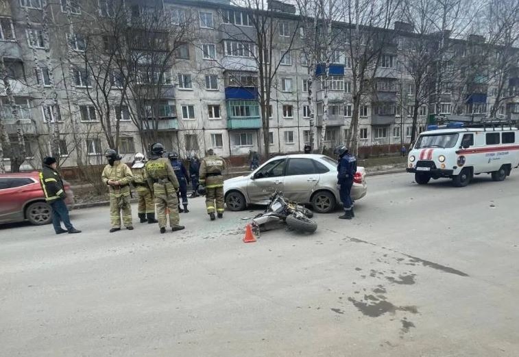 В Ульяновске 19-летний мотоциклист опрокинулся и врезался в «Гранту»