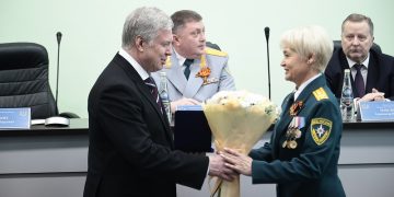 Русских вручил награды 32 сотрудникам противопожарной службы Ульяновской области