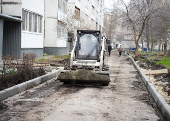 100 дворов к концу года: в Ульяновске начали ремонт по областной программе