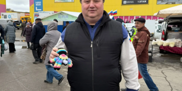 «Купил дочери вязаного паучка»: Мэр Болдакин провёл последнюю весеннюю ярмарку в Ульяновске