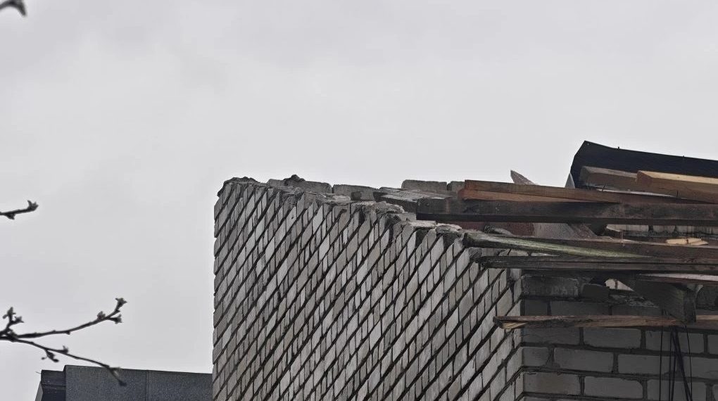 Ураганом сорвало крышу школы в Ульяновской области, детей перевели на дистант