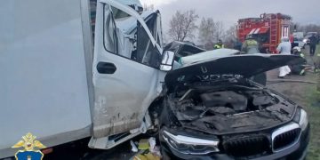 BMW лоб в лоб столкнулся столкнулся с «Газелью» на трассе под Ульяновском