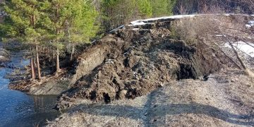 Специалисты оценили последствия прорыва дамбы на частном пруду в Труслейке