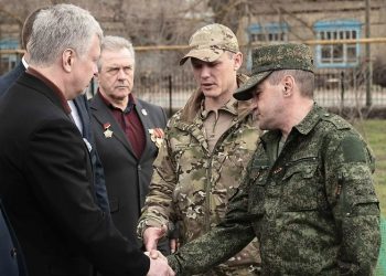 Русских проверил поля, школу и стройку в Радищевском районе