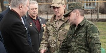 Русских проверил поля, школу и стройку в Радищевском районе