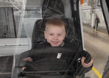 Шестилетний сын героя СВО побывал на УАЗе и прокатился на «Патриоте»