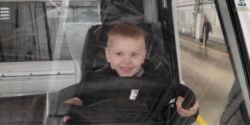 Шестилетний сын героя СВО побывал на УАЗе и прокатился на «Патриоте»