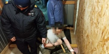 Покушение на убийство в Салмановке: мужа арестовали, жену спас сосед