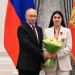 Путин приколол на грудь медаль чемпионке мира из Ульяновска