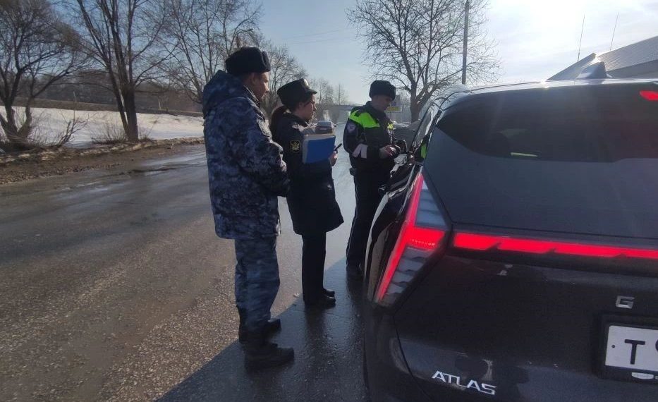 В Димитровграде приставы с гаишниками вышли на дорогу и арестовали три авто