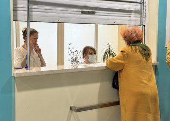 В ульяновской поликлинике администраторам выдали аудиобейджи для анализа речи и конфликтов