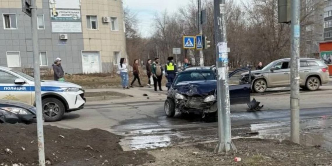 Поворот не туда: В Ульяновске «Лада» врезалась во встречную «Шкоду»