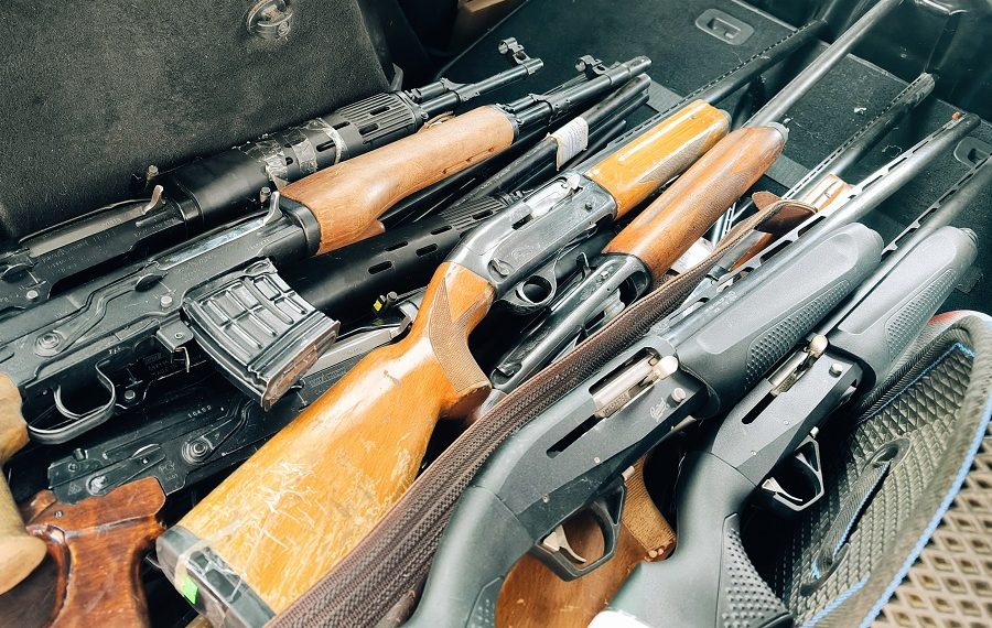 27 стволов для нужд СВО: ульяновские росгвардейцы передали оружие государству