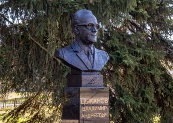 В Димитровграде открыли бюст выдающемуся учёному-атомщику Владимиру Цыканову