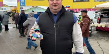 «Купил дочери вязаного паучка»: Мэр Болдакин провёл последнюю весеннюю ярмарку в Ульяновске