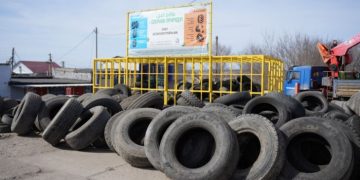 Болдакин заметил горы покрышек на Олимпийском и поручил вывозить их быстрее вместе