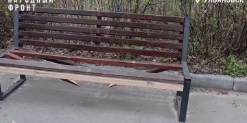 Жители Заволжья бьют тревогу: аллея Карбышева оказалась в руках вандалов