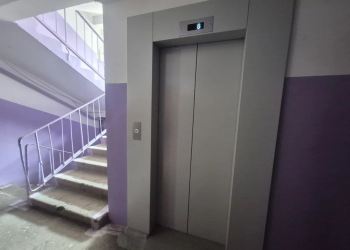 «Ездят плавно и тихо»: спустя 42 года в ульяновской многоэтажке заменили лифты