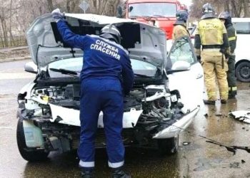 Ульяновские спасатели ликвидировали последствия ДТП на улице Докучаева