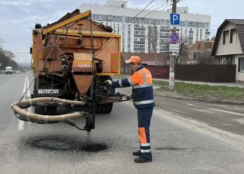 В Ульяновске стартовал струйно-инъекционный ремонт дорог