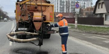 В Ульяновске стартовал струйно-инъекционный ремонт дорог