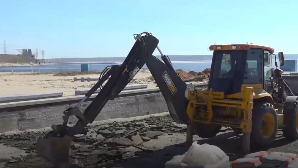 На Центральном Волжском пляже в Ульяновске началась реконструкция большого бассейна