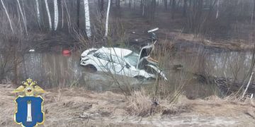 Kia Optima улетела в кювет с трассы в Майнском районе