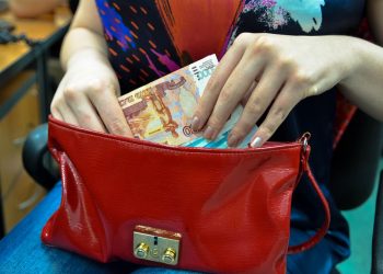 Две трети ульяновцев хотят запретить МФО и списать долги