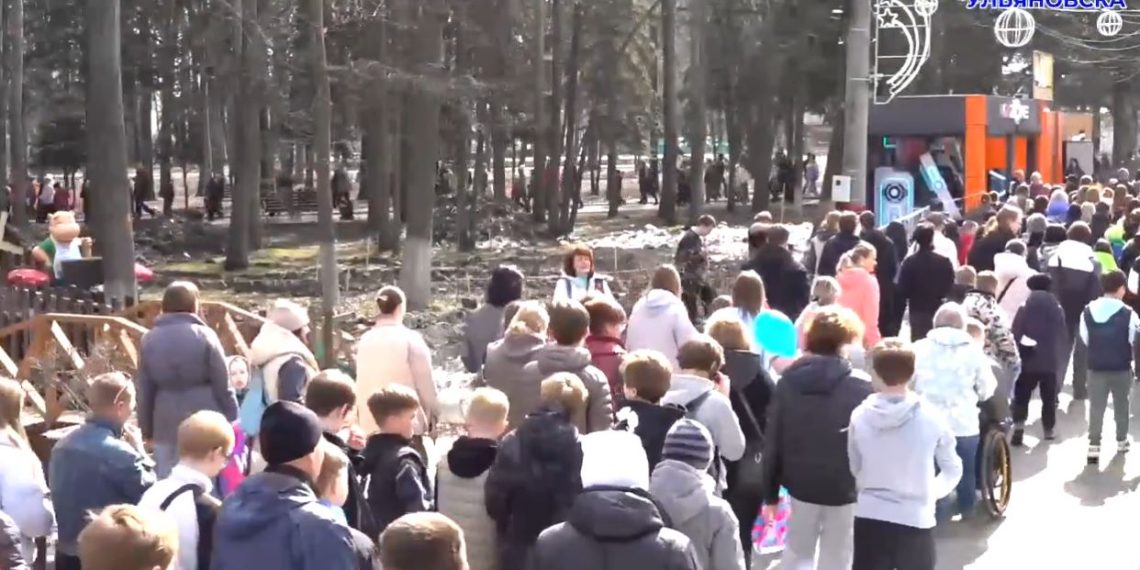 2000 ульяновцев прошли «10 000 шагов к жизни» в парке «Победы»