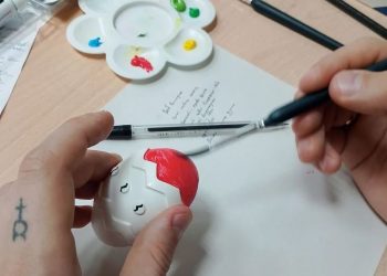 В наркобольнице Ульяновска пациенты прошли арт-терапию с гипсовыми яйцами